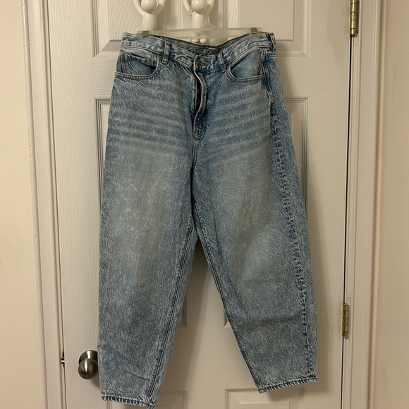 American Eagle Relaxed Mom Jean (short) - Picture 2 of 4